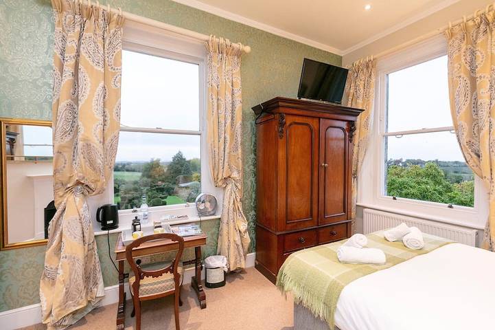 Bed and breakfast for 4 people in Kent