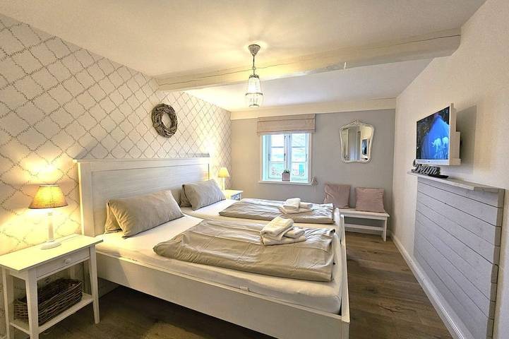 Ganze Wohnung, WattGut - Ferienhaus WattGut in Oevenum: Sauna, Kaminofen & Garten für 6 Gäste in Nordfriesische Inseln (Schleswig-Holstein) (Schleswig-Holstein), Oevenum