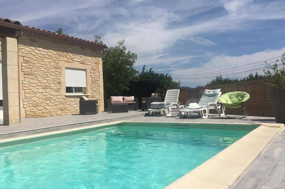 Country house surrounded by lavender fields and vineyards in Grignan, Nyons und Umgebung