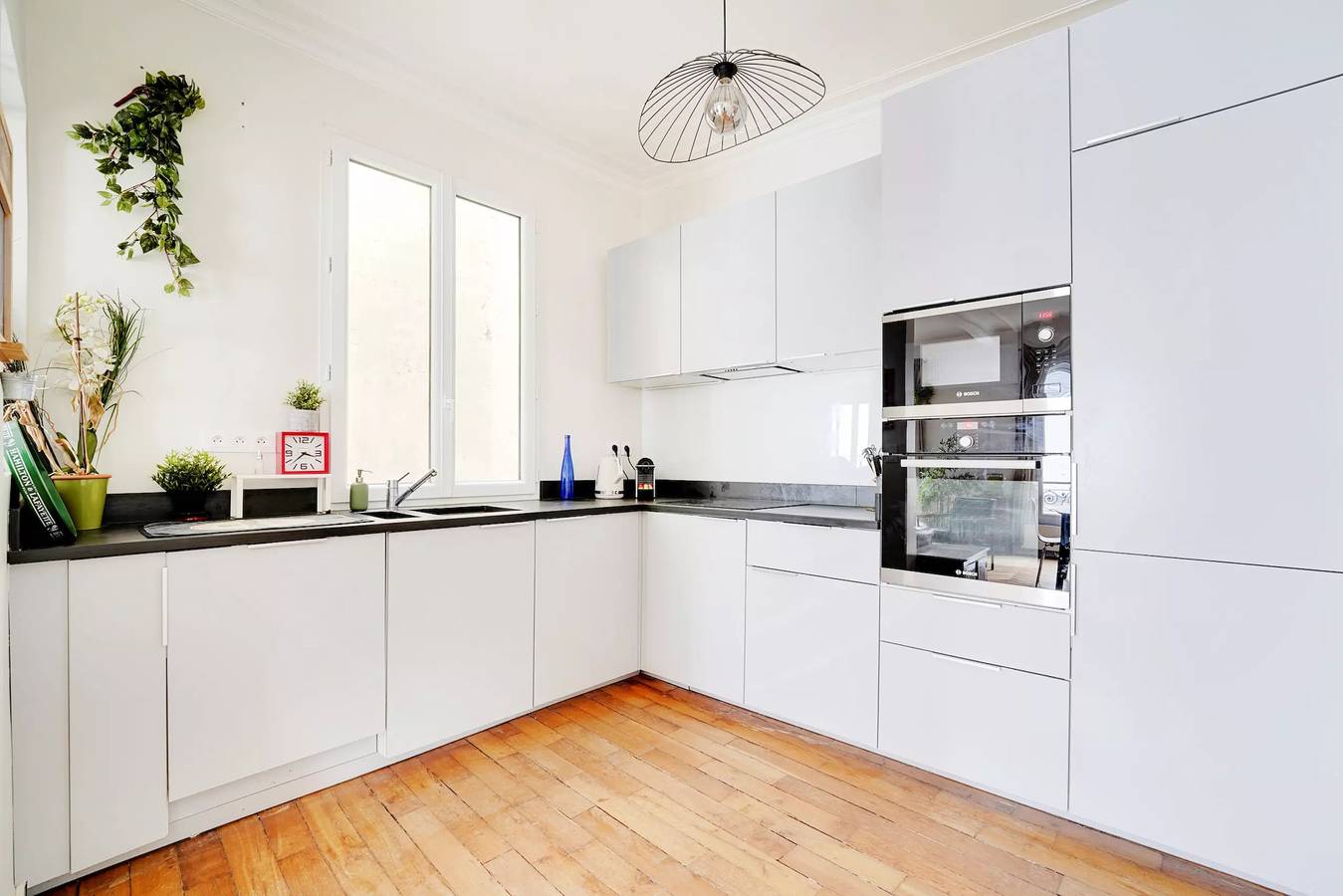 Entire apartment, Martyrs Village Montmartre 2 bedrooms in Paris, Ile de France
