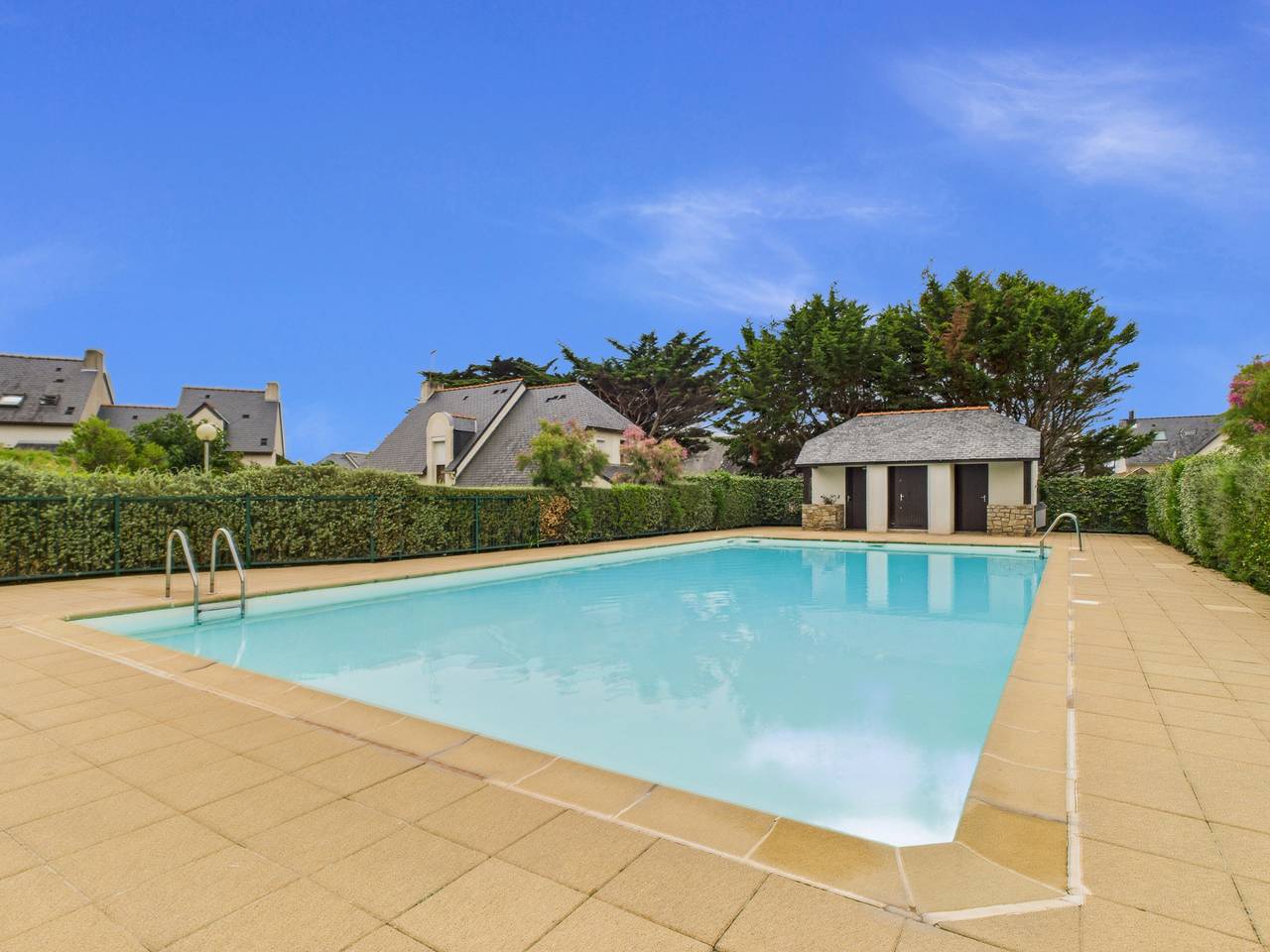 Maison vue mer avec piscine commune et jardin in Batz-sur-Mer, Côte d'Amour