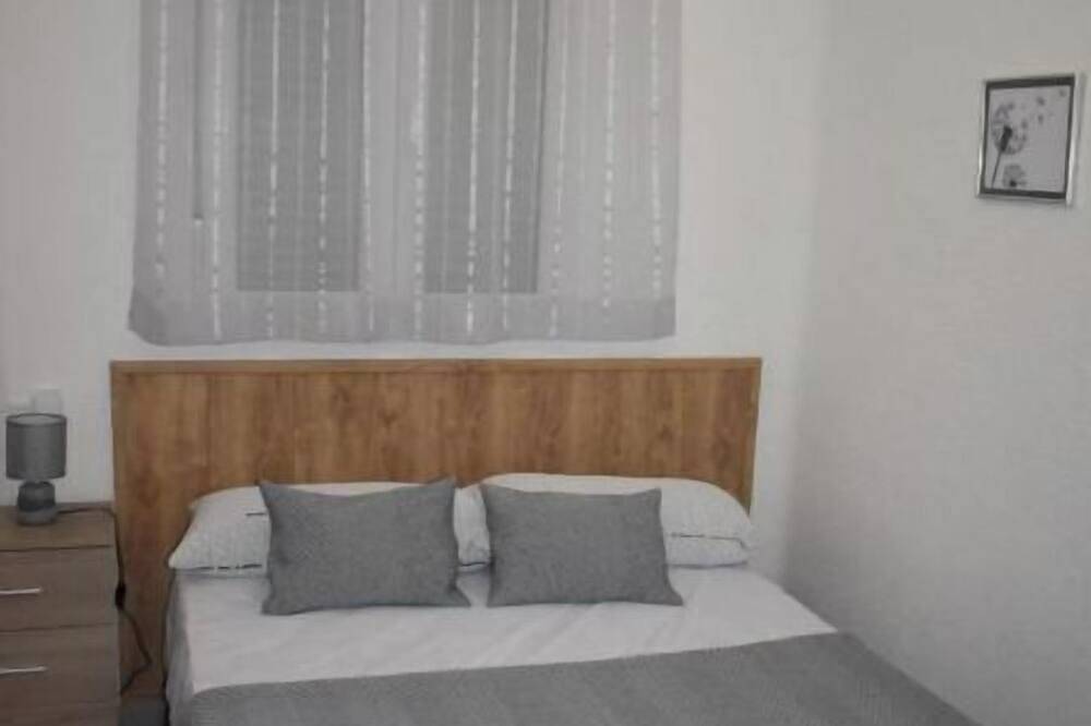 Rural house with swimming pool to bathe all year round. in Valladolid Province