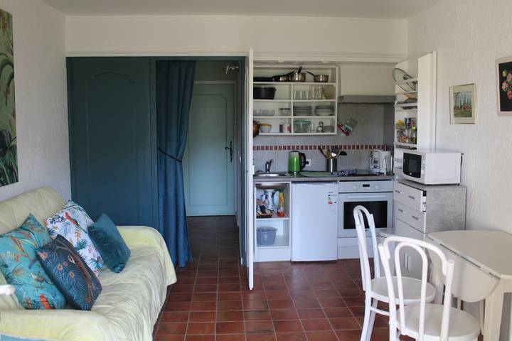 Gîte pour 3 personnes, avec piscine et terrasse, animaux acceptés à Mollans-sur-Ouvèze