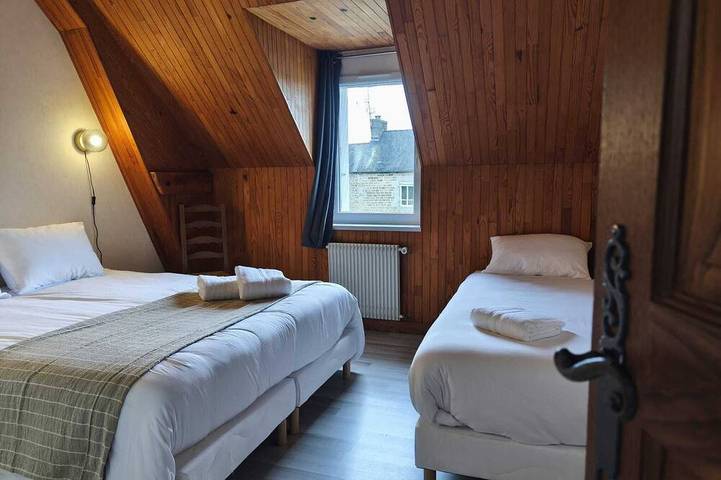 Location de vacances pour 10 personnes, avec jardin dans Saint-Marc-le-Blanc - 2