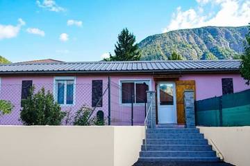 Location de vacances pour 4 personnes, avec jardin et terrasse à Espinasses