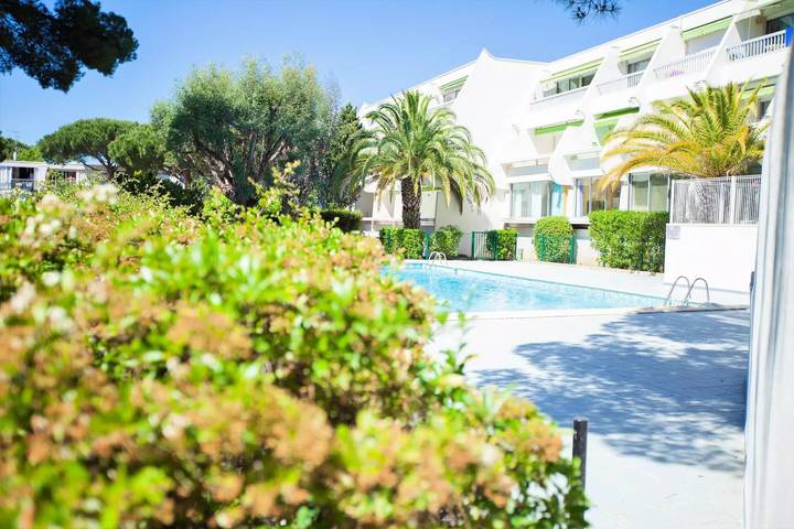 Gîte pour 6 personnes, avec balcon et piscine dans Port Gregau