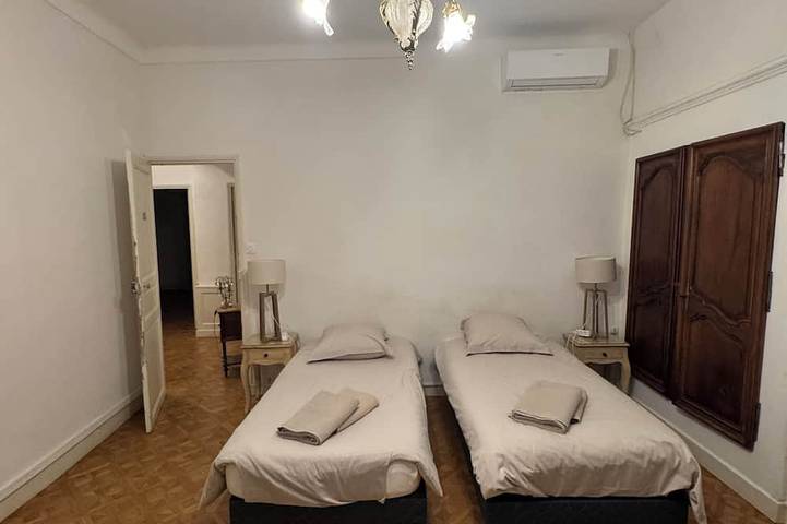 Location de vacances pour 9 personnes, avec terrasse dans Office de Tourisme de la Ciotat - 3