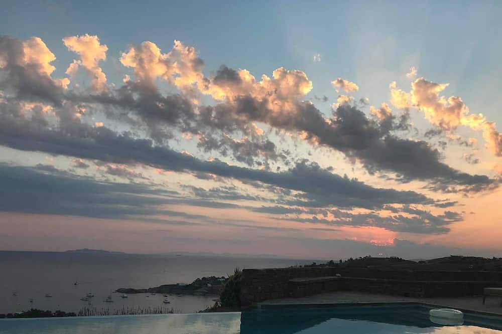 Luxury Cycladic Villa in Koundouros in Kea