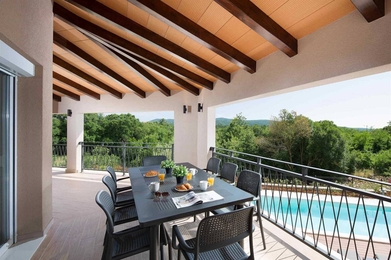 Apartamento entero, Apartamento de vacaciones para 12 personas con piscina in Presika, Costa Este de Istria