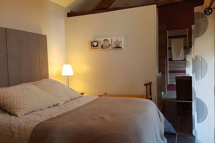 Gîte pour 2 personnes, avec jardin et terrasse, animaux acceptés à Les Eyzies-de-Tayac-Sireuil - 3