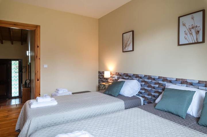 Aire de Asturias - Picos de Europa - Jardin 6 personnes in Ḥortigueru, Cabrales