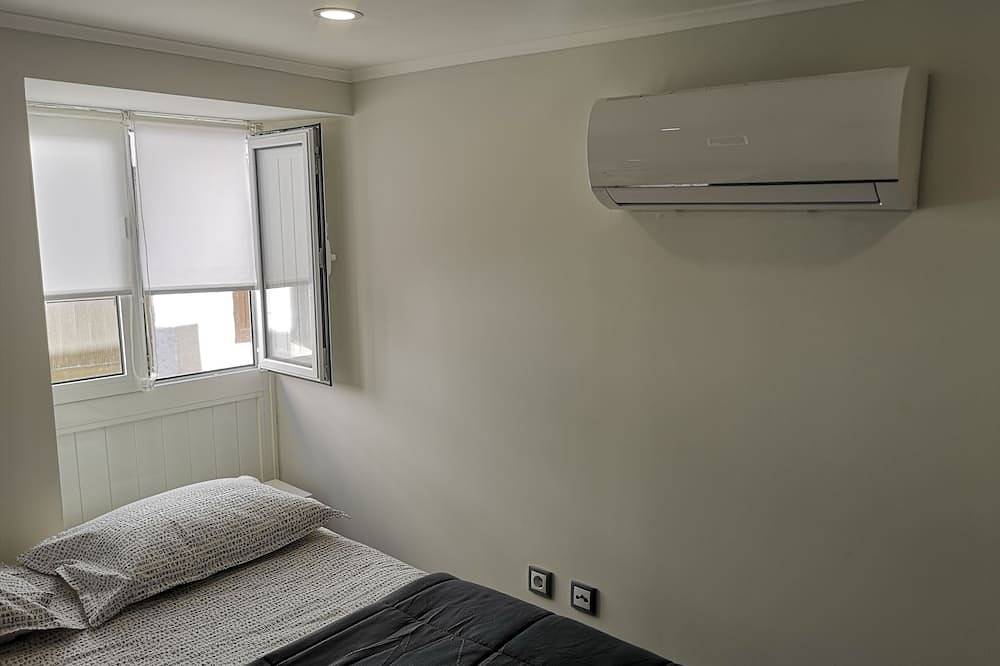 Ganze Wohnung, Sesimbra/80 meters beach/Small price/4 vacationers/dog accepted. in Praia da Califórnia, Sesimbra