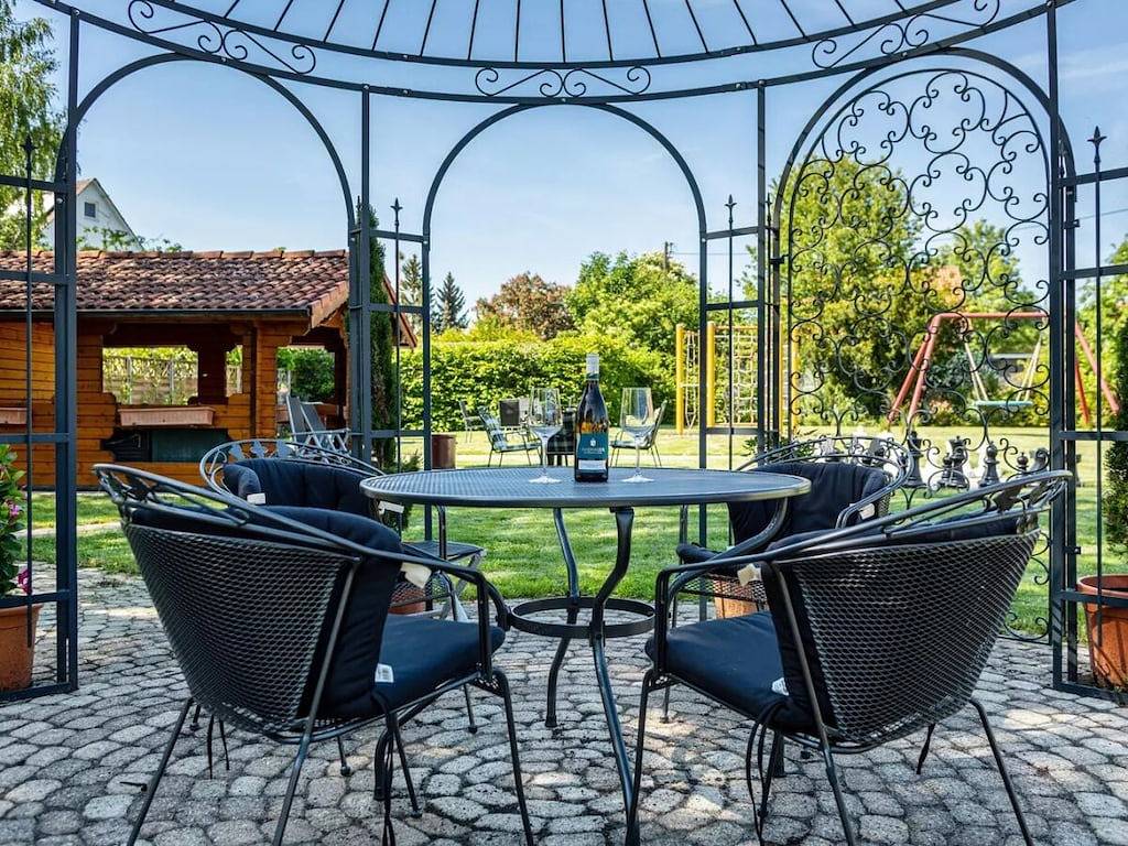 Vacation Rental for 4 Guests in Neufrach, Salem
