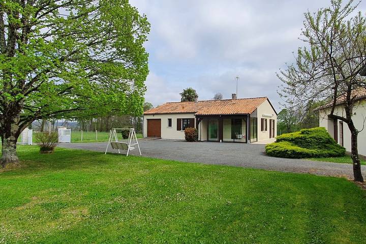 Gîte pour 6 personnes, avec Terrasse et Jardin