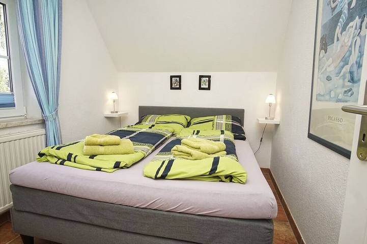 Ganze Wohnung, Großzügige Ferienwohnung mit Terrasse und Garten im ruhigen Landhaus Wildrose - in Pantow, Zirkow