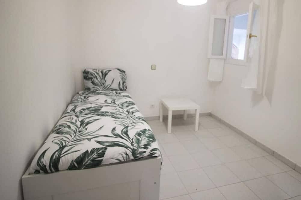 Apartamento entero, Bajo con terraza en Ajo - Castellanos 12007 in Bareyo, Costa de Cantabria