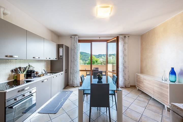Appartamento intero, Kastel’s House: La vacanza sul Garda in Roè Volciano, Prealpi Gardesane