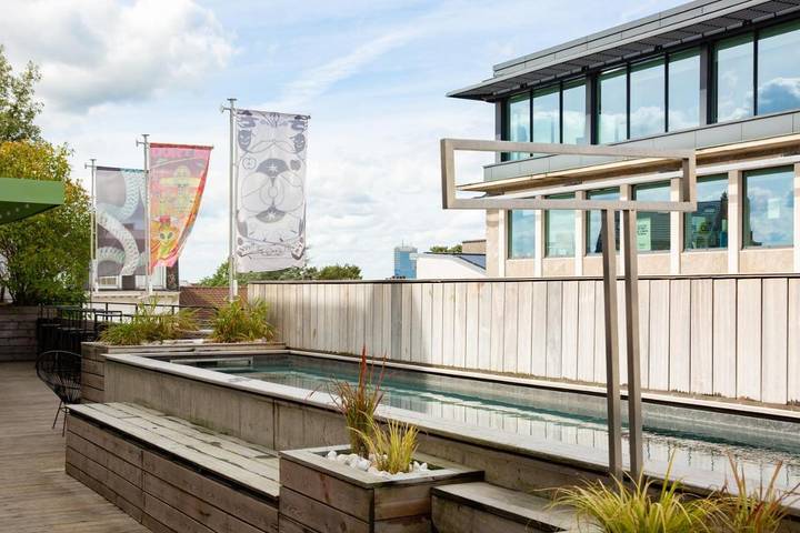 Hôtel pour 6 personnes, avec sauna ainsi que terrasse et piscine, animaux acceptés dans la Région de Bruxelles