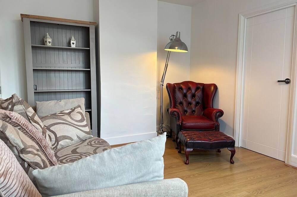 3Br Home Away From Home • Free Parking • Near Lgw Airport in Crawley, Sussex de l'Ouest