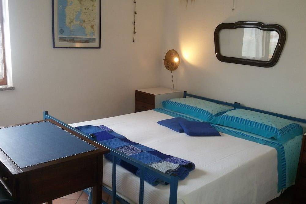 Haus Mit Großem Garten Und Herrlichen Aussicht Über Die Meer Und Berge in Santa Caterina di Pittinuri, Cuglieri