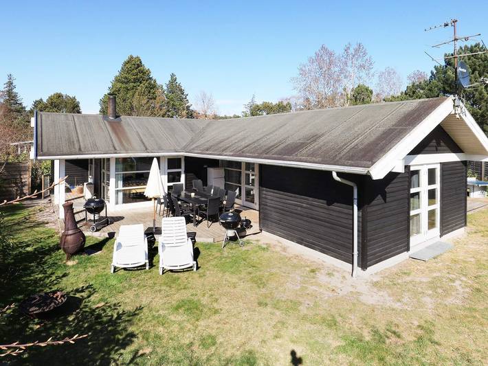 Ferienhaus für 10 Personen, mit Terrasse und Garten sowie Pool und Sauna in Marielyst