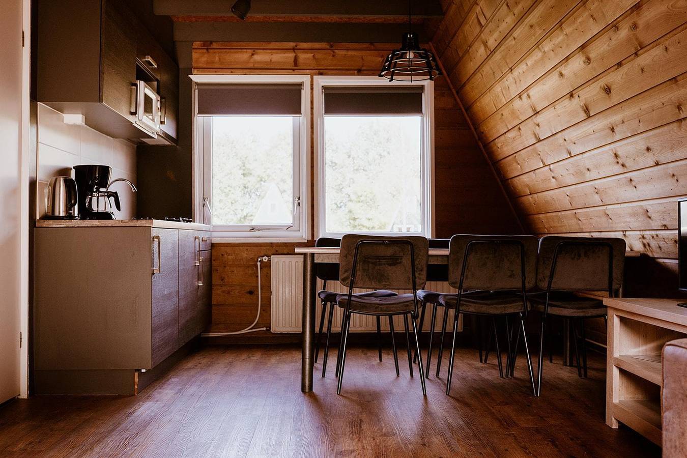 Fisherman's cottage for 6 persons on the water near Lemmer in Bant, IJsselmeer