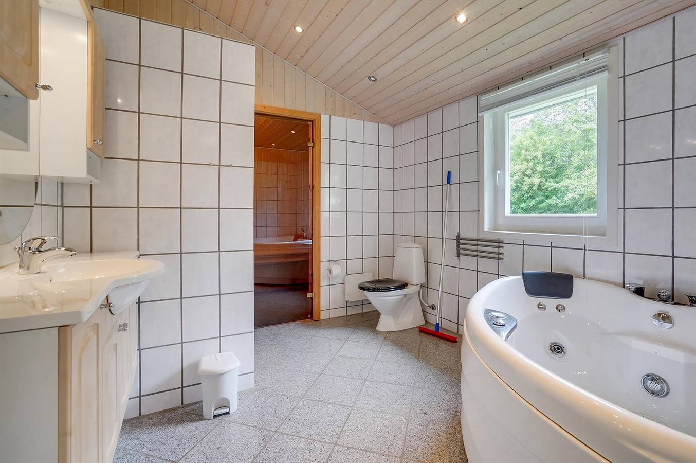 Stunning home in Toftlund w/ 4 Bedrooms, Sauna and Wifi in Arrild, Tondern und Umgebung