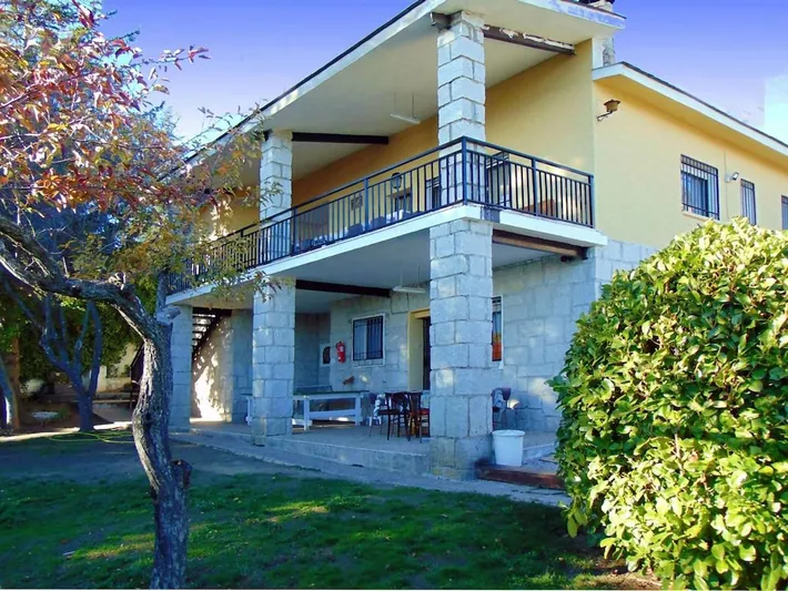 Casa de vacaciones para 24 personas, con piscina además de terraza y vistas - 1