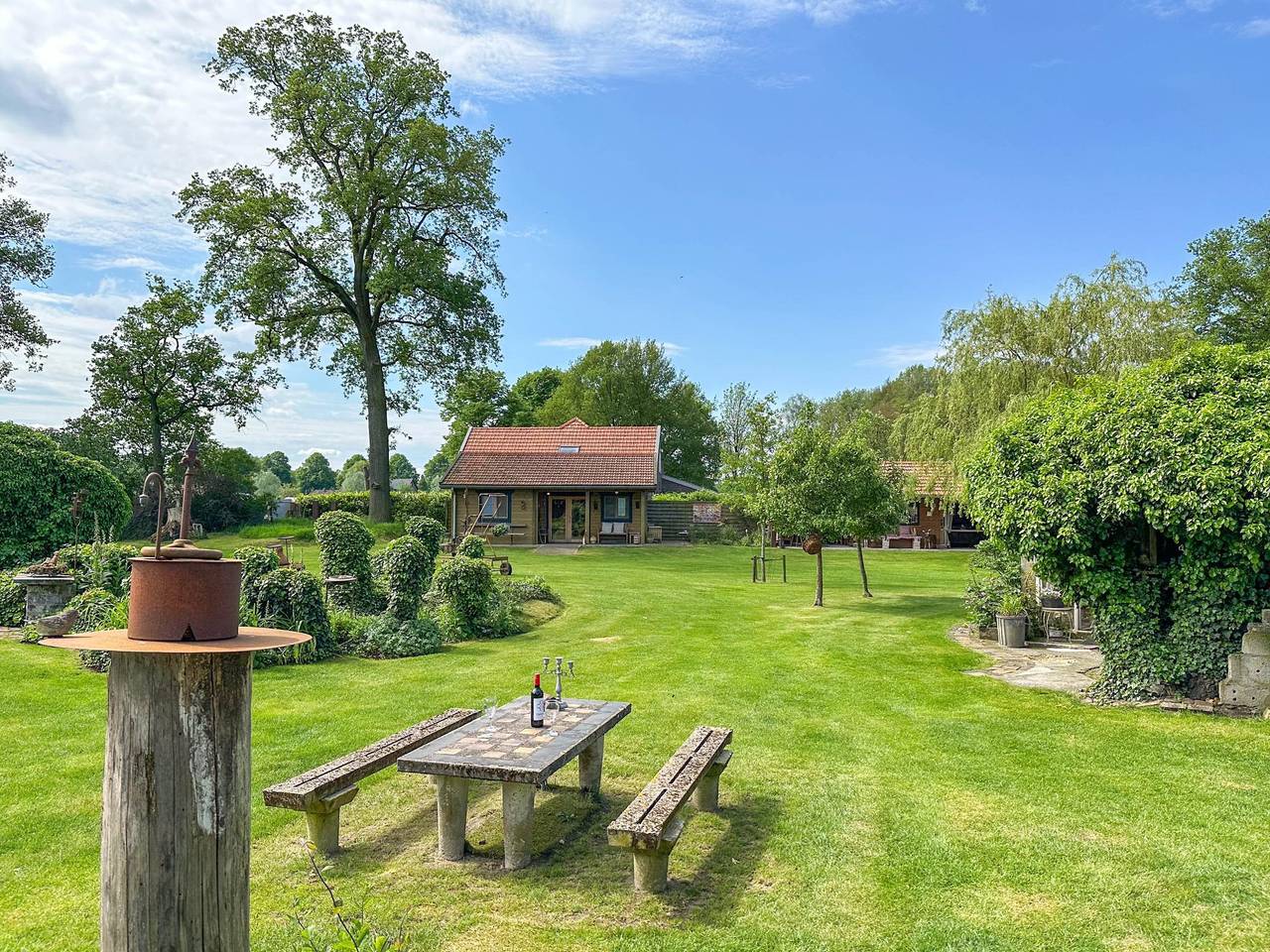 Romantisches Holzhäuschen mit viel Kunst in Nationalpark De Maasduinen