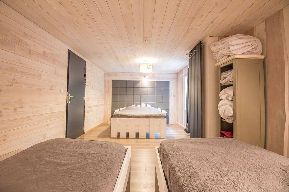 Propriété Chalet-gîte 15-21 Couchages, Pleine Nature Avec Jacuzzi,Étang Privatif in Corcieux, Parc naturel régional des Ballons des Vosges