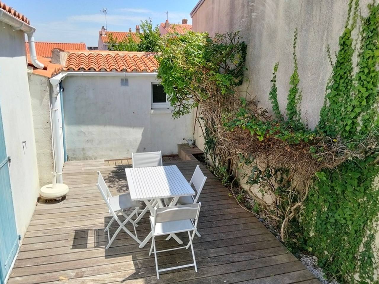 Charmante maison rénovée proche port et plage, 3 chambres, cour avec salon de jardin in Les Sables-d'Olonne, Vendée