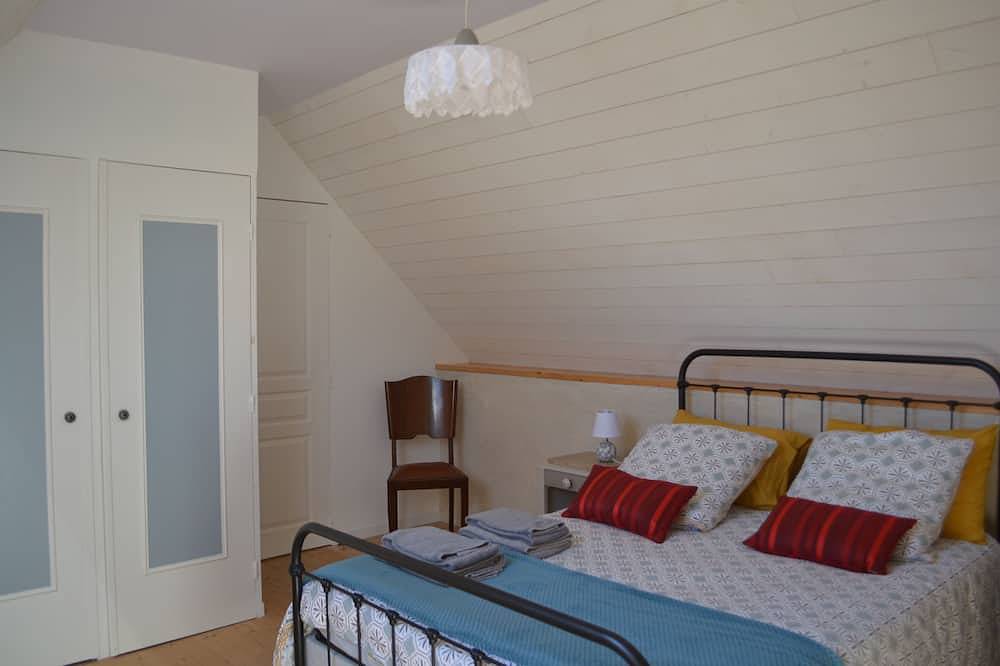 Maison rénovée dans les Monts d'Arrée, classée meublé de tourisme 3 étoiles. in Botmeur, Région de Châteaulin
