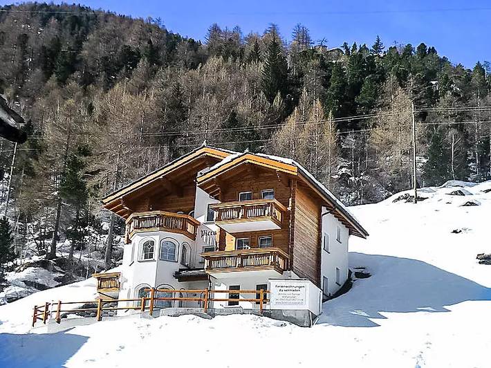 Ferienhaus für 12 Personen, mit Balkon und Terrasse sowie Garten in Saas-Grund