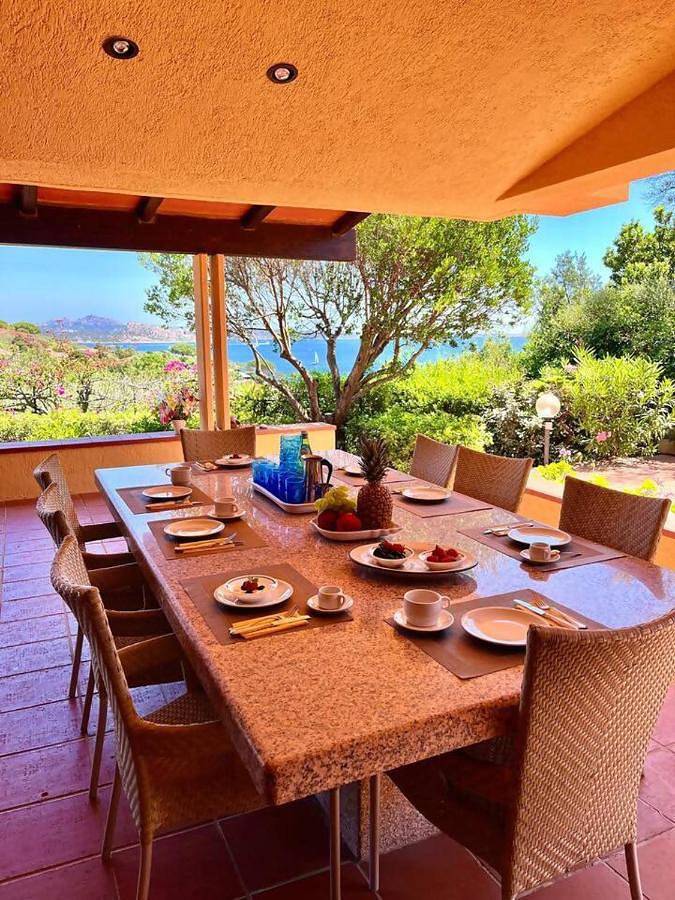 Villa per 8 persone, con giardino e piscina nonché panorama, con animali domestici a Palau (Sardegna)