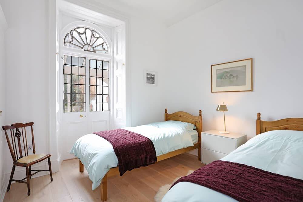 Luxury Victorian villa in the heart of North Berwick, sleeping up to 6 guests. in North Berwick, Edinburgh and Lothian