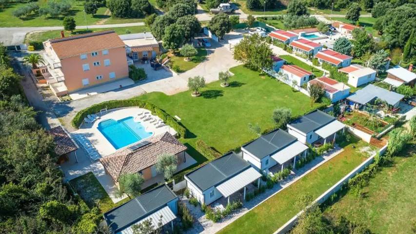 Camping für 6 Personen, mit Garten und Pool, mit Haustier in Medulin