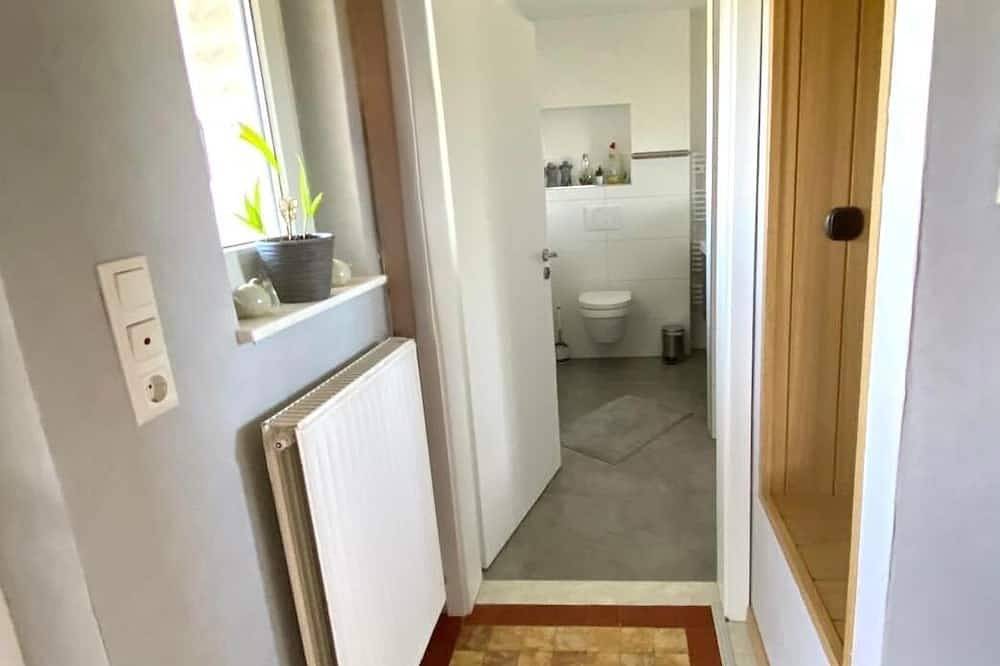Ganze Wohnung, Ferienwohnung Schöne Aussicht  ruhige Lage - direkt am Wald - ideal zum Wandern in Nieheim, Kreis Höxter