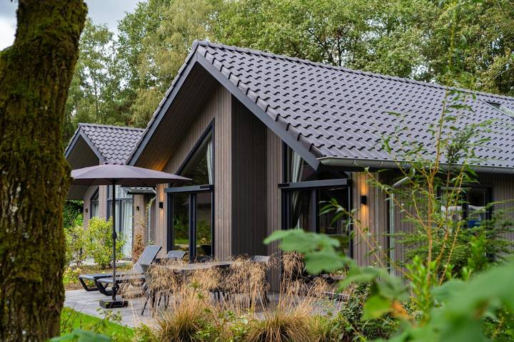 Vakantiepark Latour — Ecovilla Waterzicht Comfort met Sauna & Buitendouche | 6 personen in Oirschot, Nordbrabant
