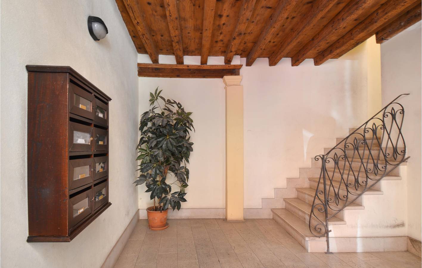 Apartamento de férias inteiro, Apartamento Espaçoso com Terraço, AC & WiFi | Verona 1km in Centro Storico, Verona