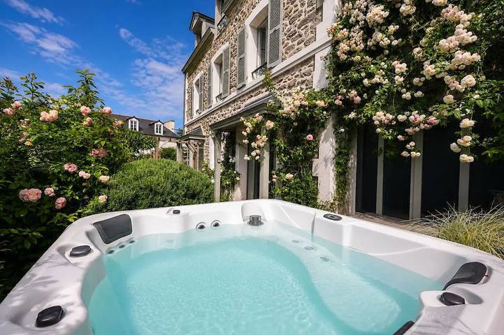 Villa pour 10 personnes, avec Jacuzzi ainsi que Terrasse et Jardin à Dinard
