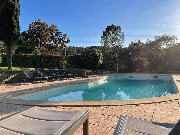 Location de vacances pour 11 personnes, avec terrasse ainsi que piscine et jardin à Entrecasteaux - 2