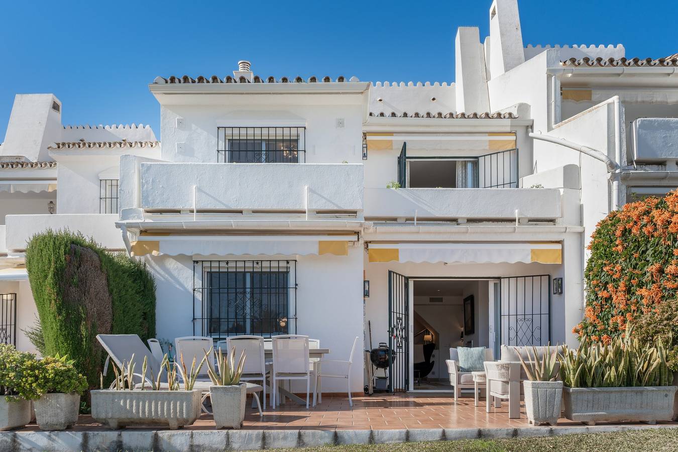 Ferienhaus 'Schönes 4-Schlafzimmer-Reihenhaus' mit Gemeinschaftspool, Wlan und Klimaanlage in Marbella West, Marbella