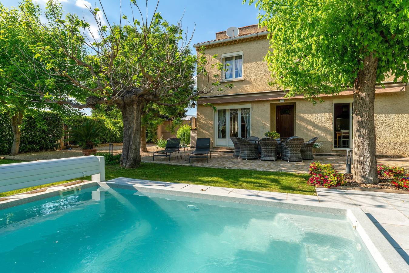 Mas La Péquélette avec piscine privée, Wi-Fi et climatisation in Pernes-les-Fontaines, Vaucluse