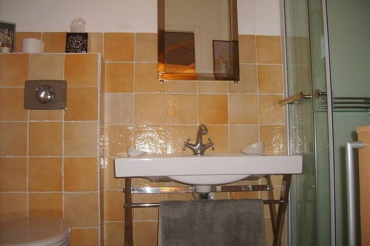 Gîte pour 2 personnes, avec terrasse ainsi que piscine et jardin à Eyragues - 3