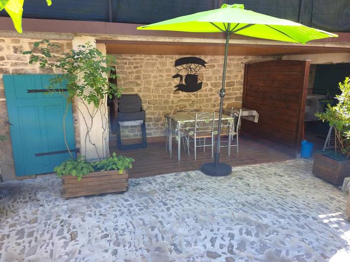 Location de vacances pour 2 personnes, avec vue et terrasse à Sévérac-l'Église - 2