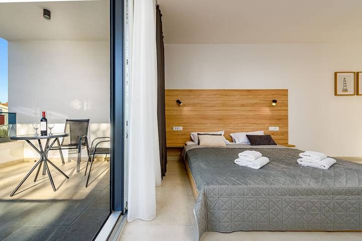 Villa für 6 Personen, mit Balkon und Garten in Maslenica - 3