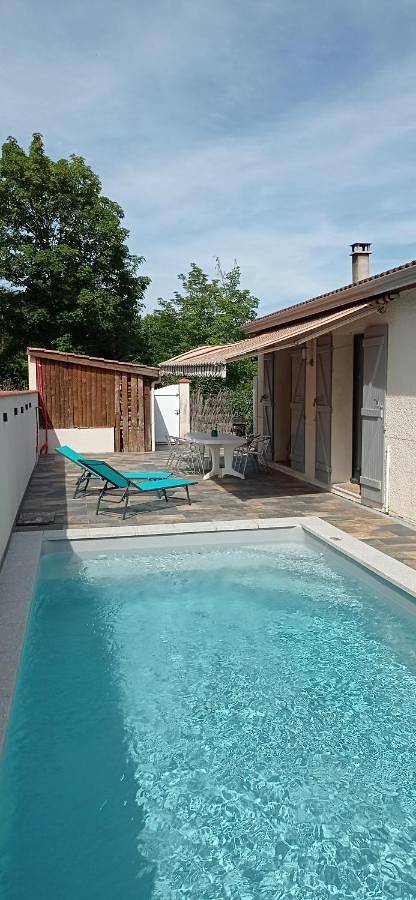 Location de vacances pour 4 personnes, avec vue ainsi que jardin et piscine à Bon-Encontre - 2