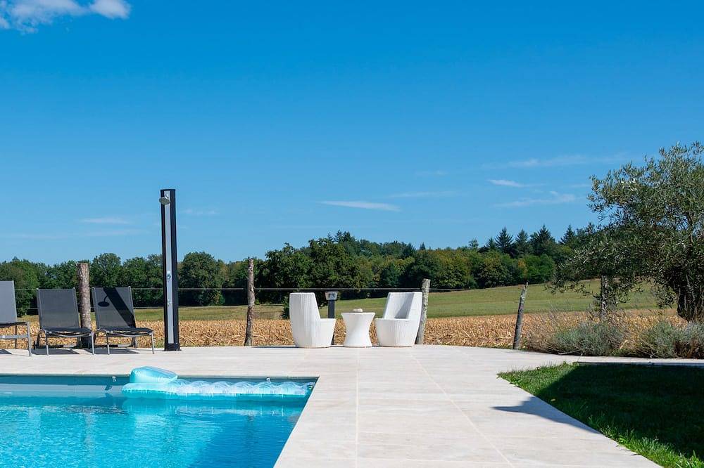 \"Les Lièvres\" House: Air-conditioned Relaxation Oasis with Pool & Jacuzzi in Panazol, Limoges region