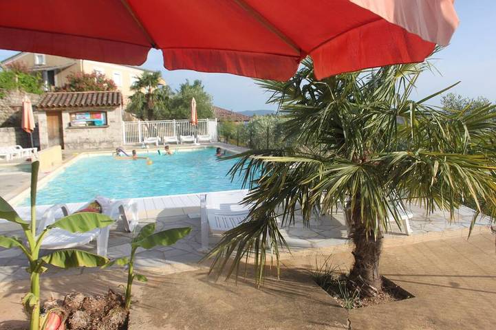 Maison de vacances pour 6 personnes, avec balcon et jacuzzi ainsi que piscine et jardin