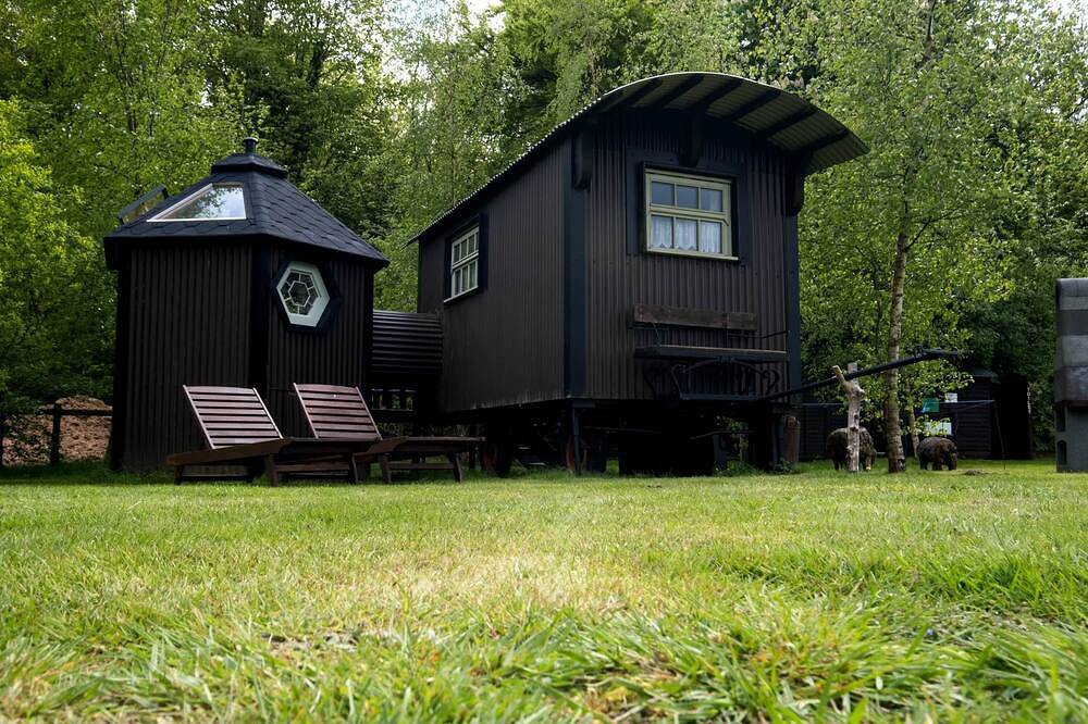Shepard hut - Hot Tub, Outdoor Shower, Bath in Chorleywood, Hertfordshire